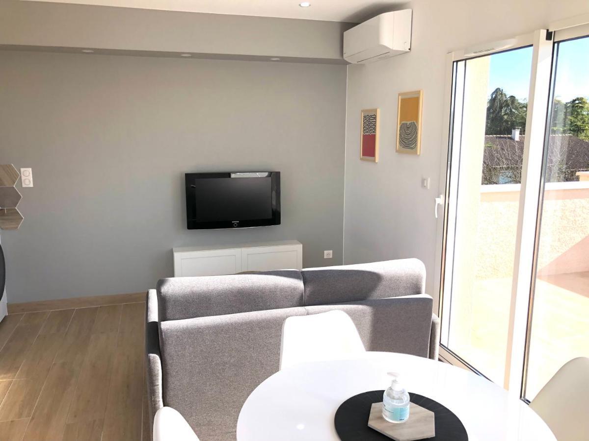 La Parenthese Balneo T2 Cosy De 40M² Avec Terrasse Apartment Ternay  Exterior photo